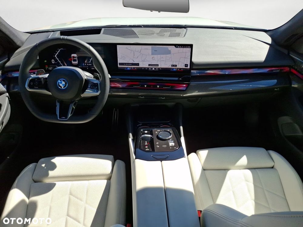 BMW Seria 5 550e xDrive - 11