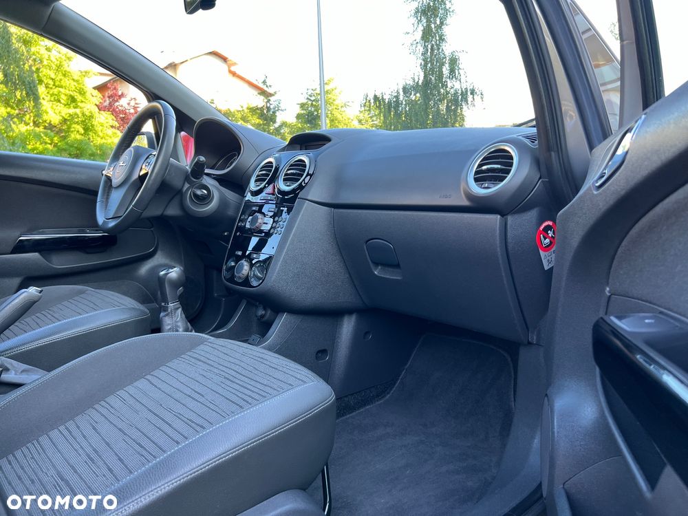 Opel Corsa 1.4 16V Energy - 11