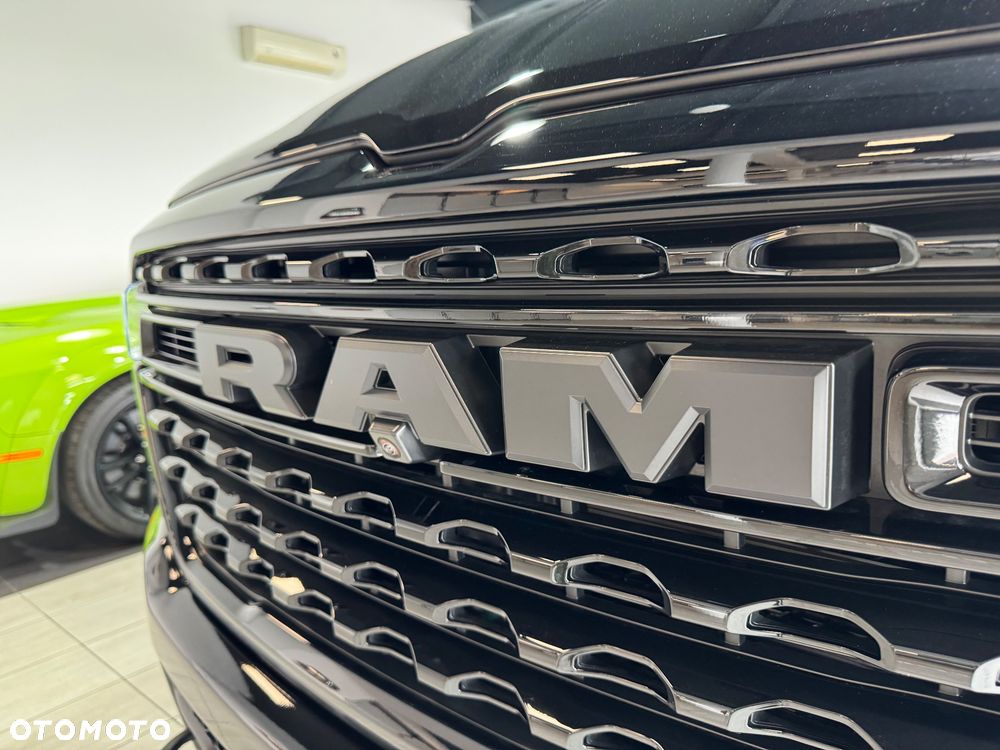 Dodge RAM - 8