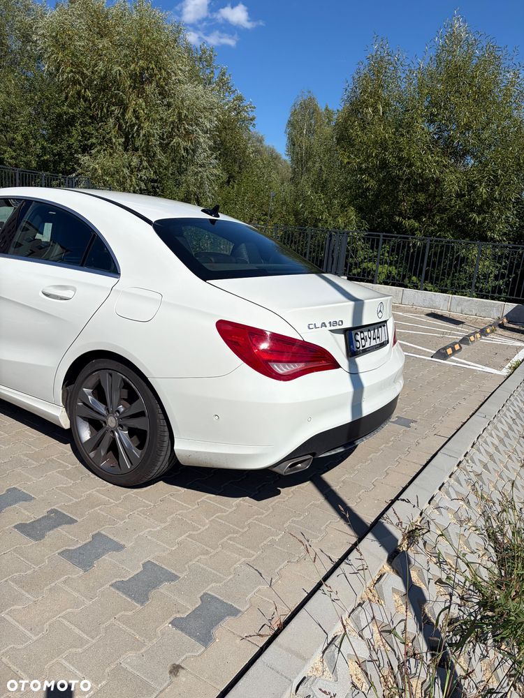 Mercedes-Benz CLA 180 7G-DCT Urban - 5