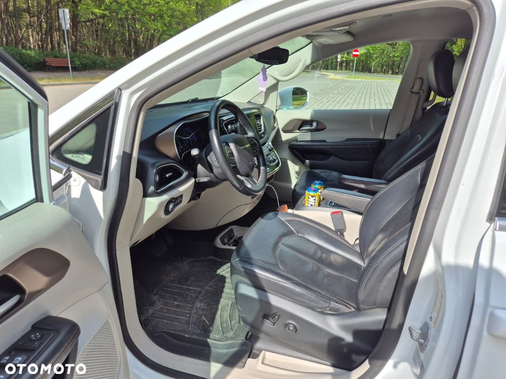 Chrysler Pacifica - 11