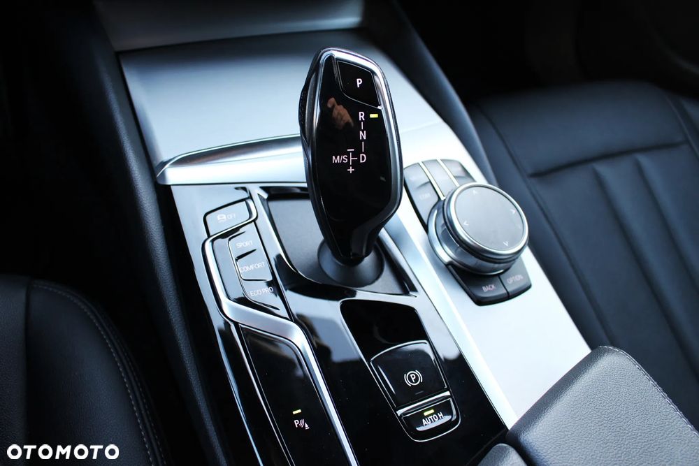 BMW Seria 5 520i Luxury Line sport - 21