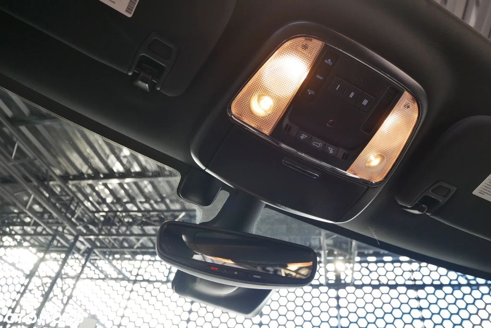 Jeep Grand Cherokee - 25