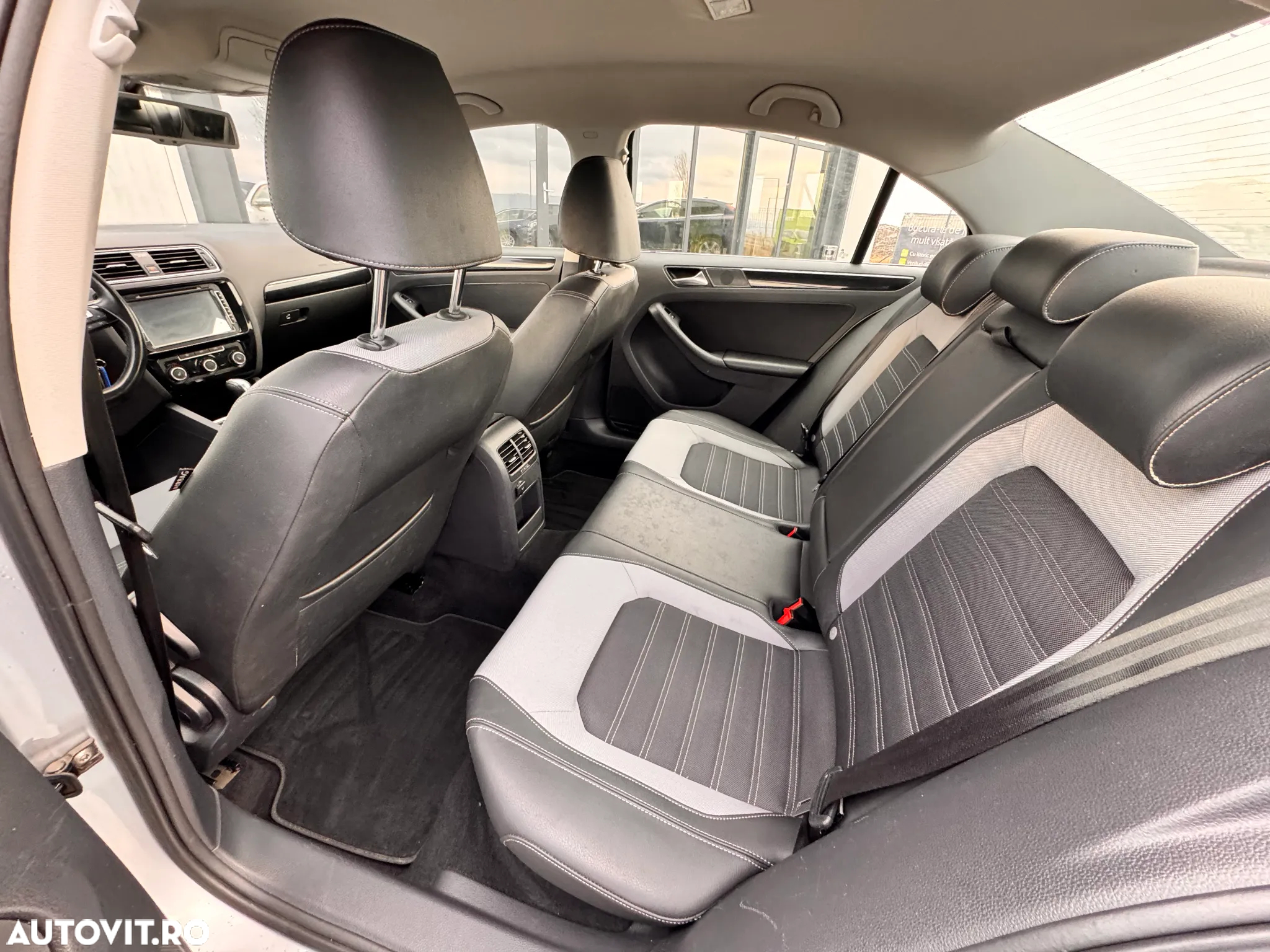 Volkswagen Jetta 2.0 TDI DSG BlueMotion Technologie - 18