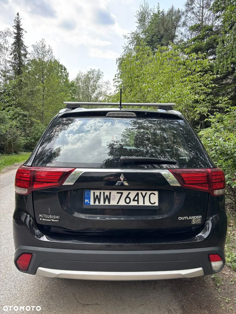 Mitsubishi Outlander 2.0 Invite + 2WD - 5