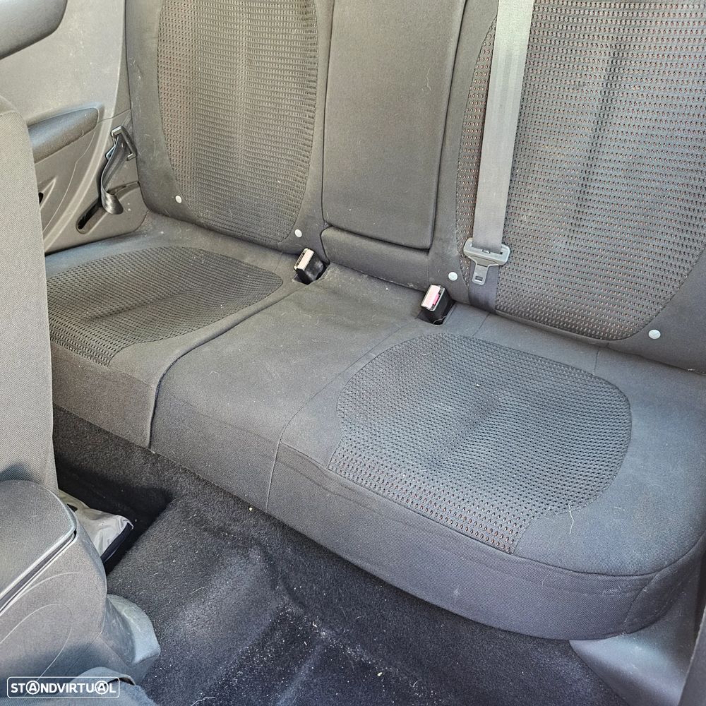 Citroën C4 Coupé 1.6 HDi 110 VTR - 22