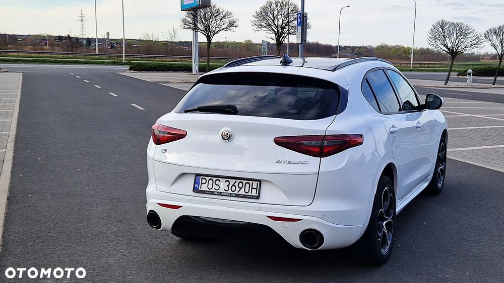 Alfa Romeo Stelvio 2.0 Turbo 16V AT8-Q4 Ti - 3