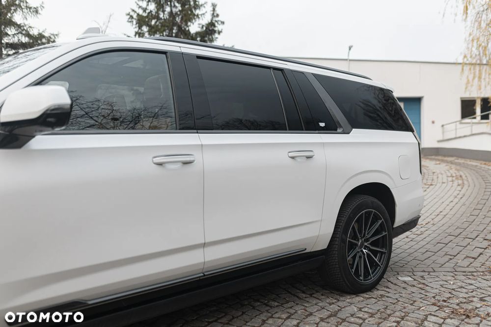 Cadillac Escalade - 4