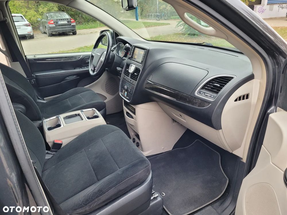 Chrysler Town & Country 3.6 Limited - 23