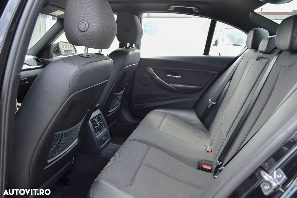 BMW Seria 3 320d xDrive DPF Aut. Edition Sport - 20
