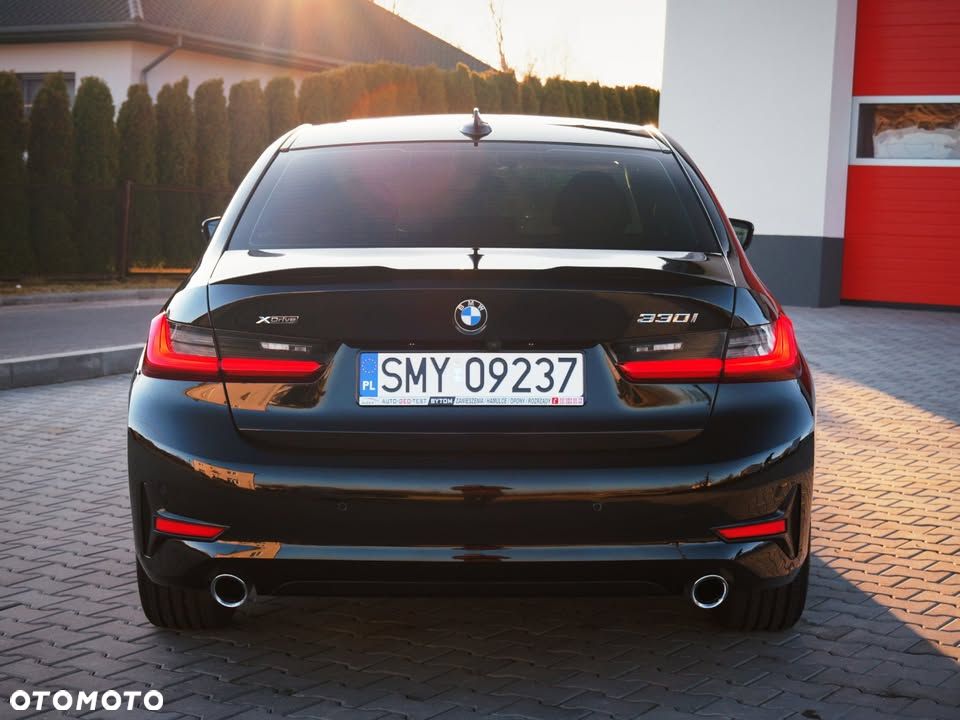 BMW Seria 3 330i xDrive Sport Line - 7