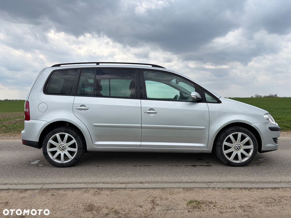 Volkswagen Touran 1.9 TDI DPF BlueMot Conceptline - 5
