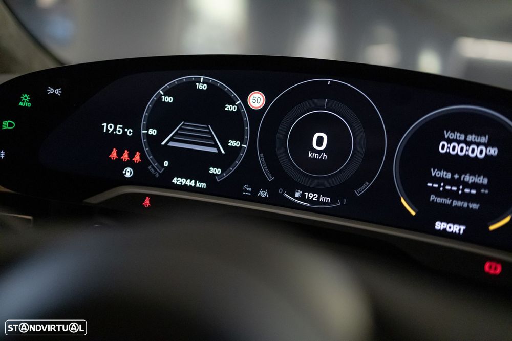 Porsche Taycan Turbo - 38