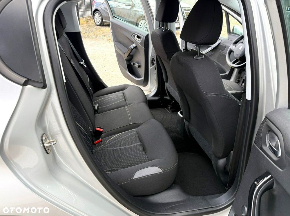 Peugeot 208 PureTech 82 Start & Stop Allure - 21
