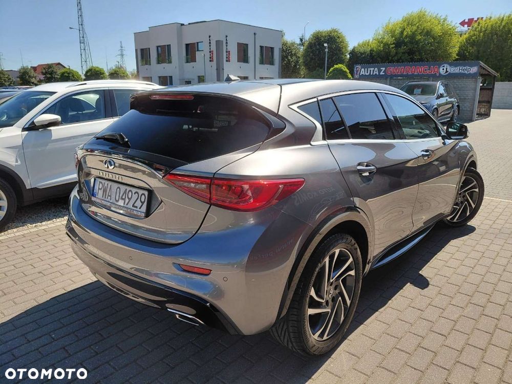 Infiniti Q30 - 8
