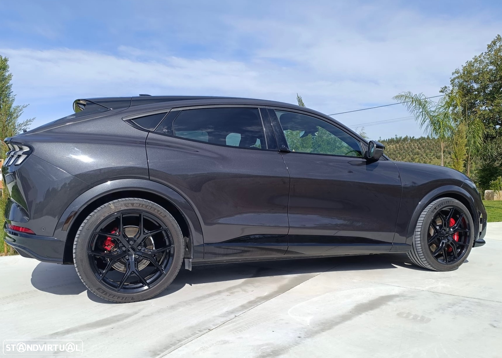 Ford Mustang Mach-E AWD GT - 5