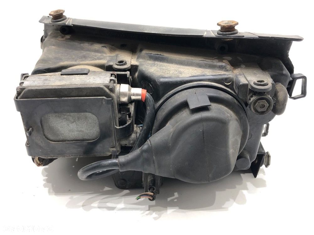 REFLEKTOR PRAWY PRZÓD XENON  VW PASSAT B5 Variant (3B5) 1997 - 2001 2.5 TDI Syncro/4motion 110 kW - 3