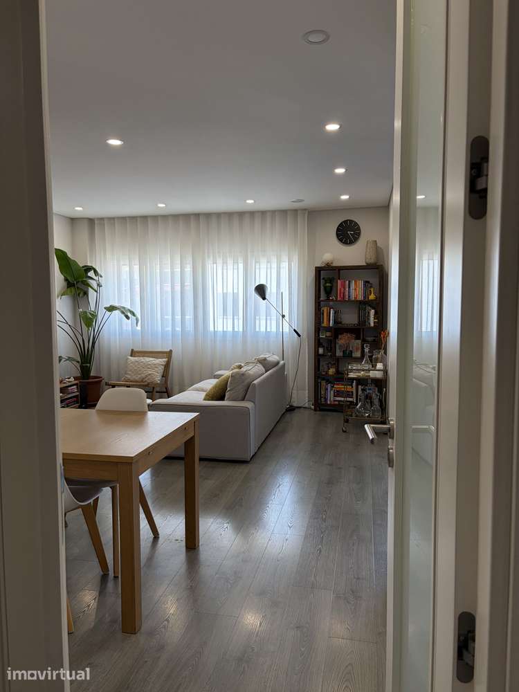 Apartamento T2 na Avenida Amália Rodrigues, Jardim da Amoreira, Ramada - Grande imagem: 5/23