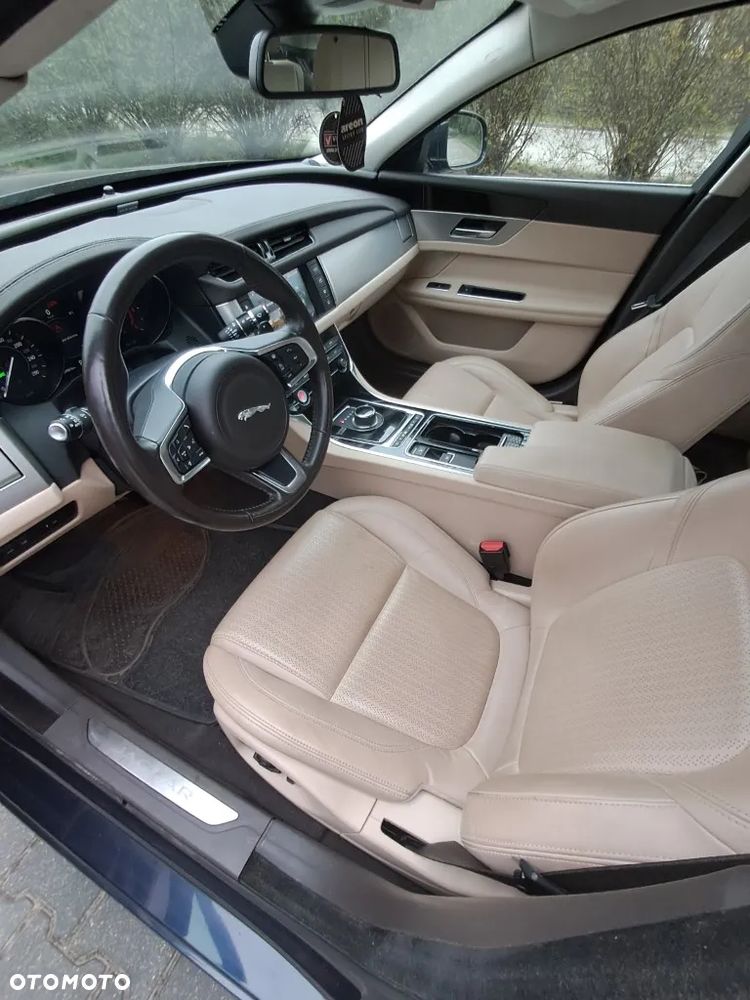 Jaguar XF 2.0 i4D Prestige - 13