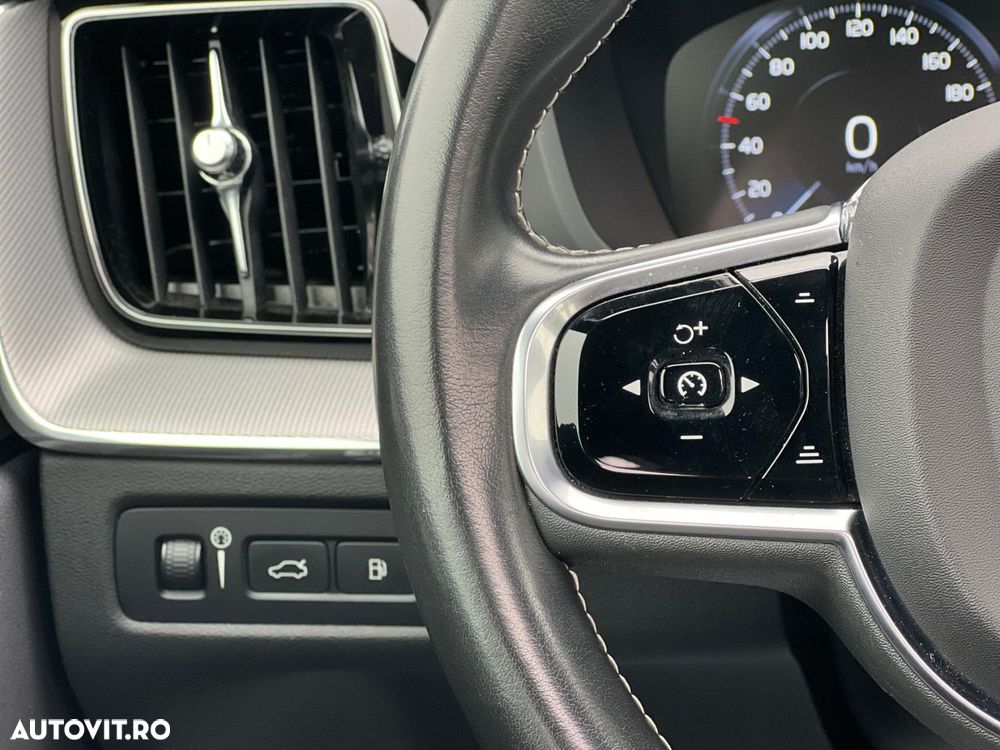 Volvo XC 60 T8 Twin Engine AWD R-Design - 20