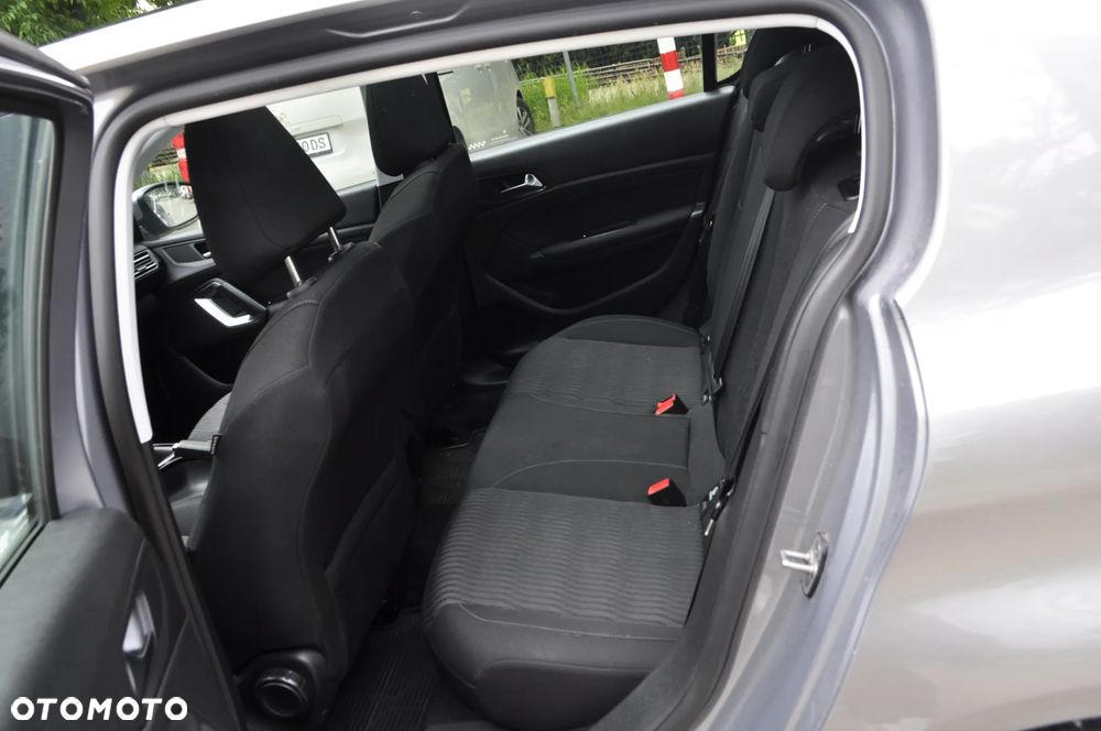 Peugeot 308 125 THP Allure - 8