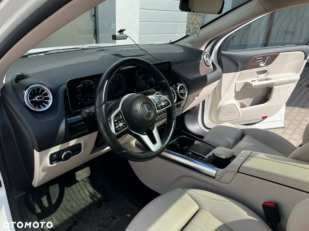 Mercedes-Benz GLA - 11