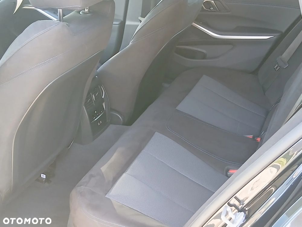 BMW Seria 3 320i M Sport Edition sport - 21