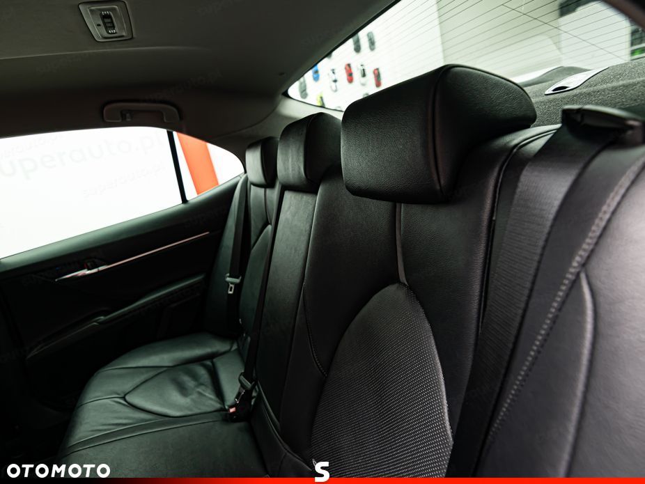 Toyota Camry 2.5 Hybrid Executive CVT - 27