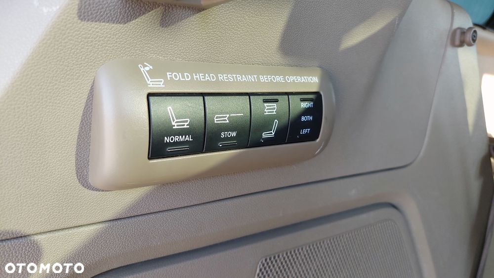 Lancia Voyager 3.6 Platinum - 32