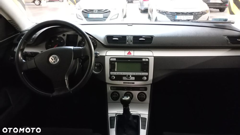 Volkswagen Passat 1.9 TDI Comfortline - 8