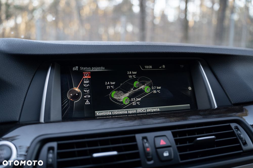 BMW Seria 5 528i xDrive Luxury Line - 30