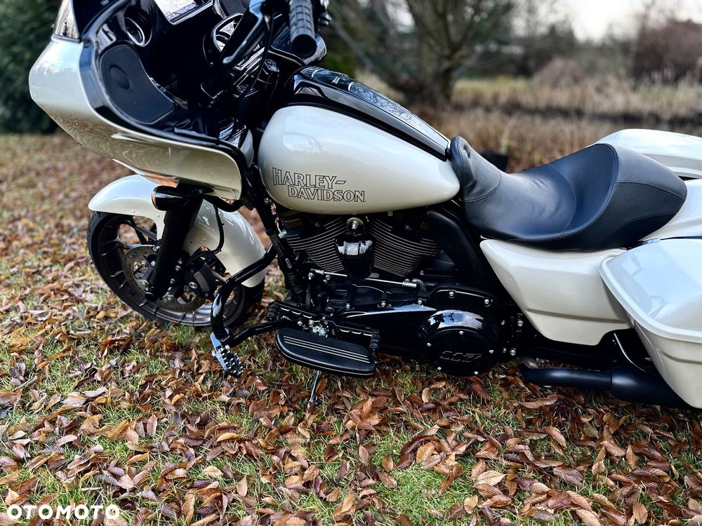 Harley-Davidson Touring Road Glide - 4