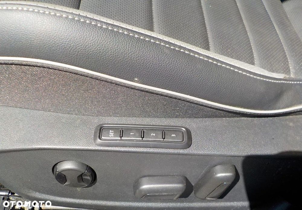 Volkswagen Golf - 33