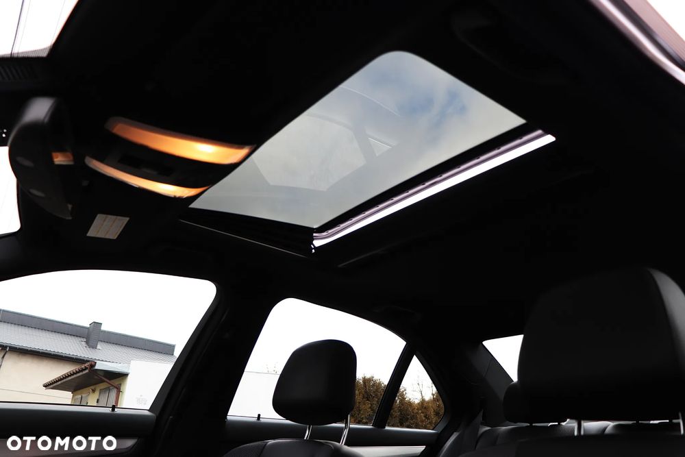 Mercedes-Benz Klasa C 200 Avantgarde Edition - 22