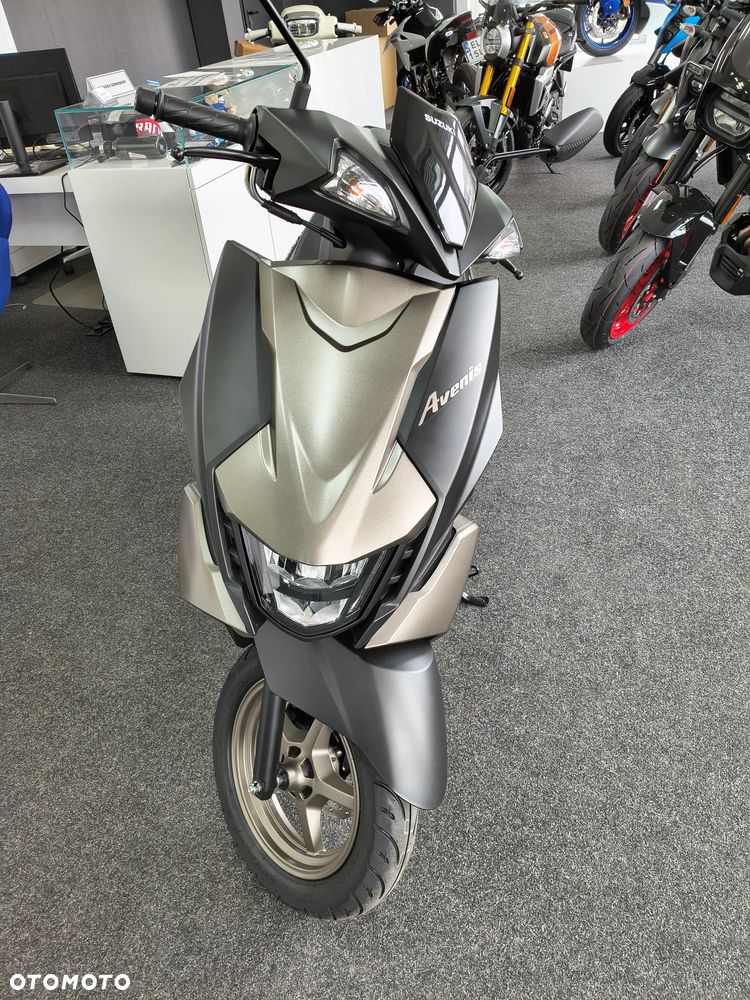 Suzuki Avenis - 3