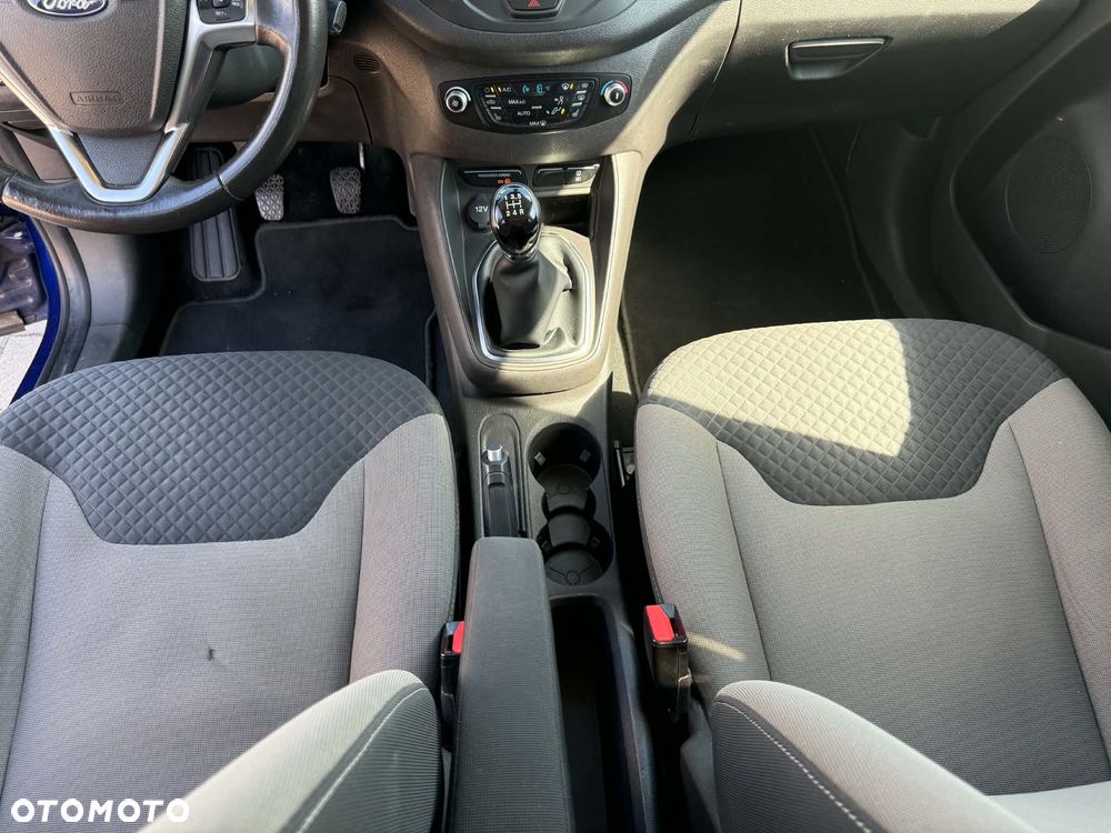 Ford Tourneo Courier - 18