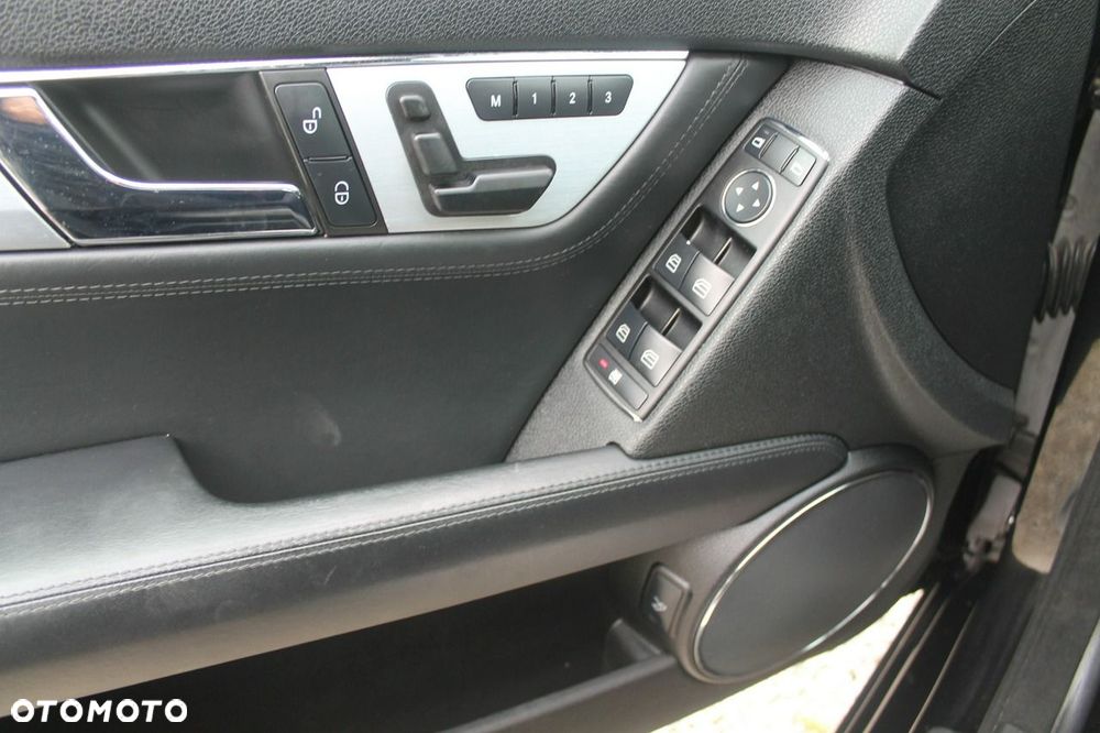 Mercedes-Benz Klasa C 63 AMG - 22