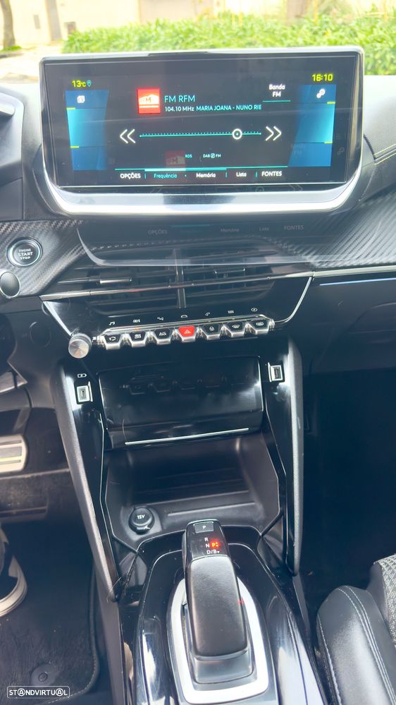 Peugeot e-208 GT - 17