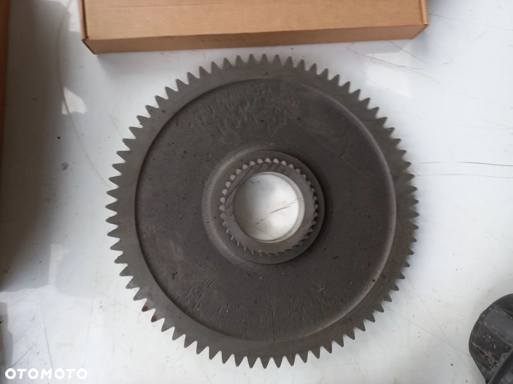 Części Agco Valtra,Massey,Fendt Obudowa PTO M934152220300,koło zębate,ACV079246A,SIŁOWNIK TUZA,OGNIBENE,ACV3867420,ACX2728610,4293088M1,CZUJNIK PALIWA,ACX2728590,10911060,0046106100000,934152221020,przekładnia czołowa,filtr kabinowy,acw2380980.acw1481500,chłodnica wody,ACV0303150. - 31