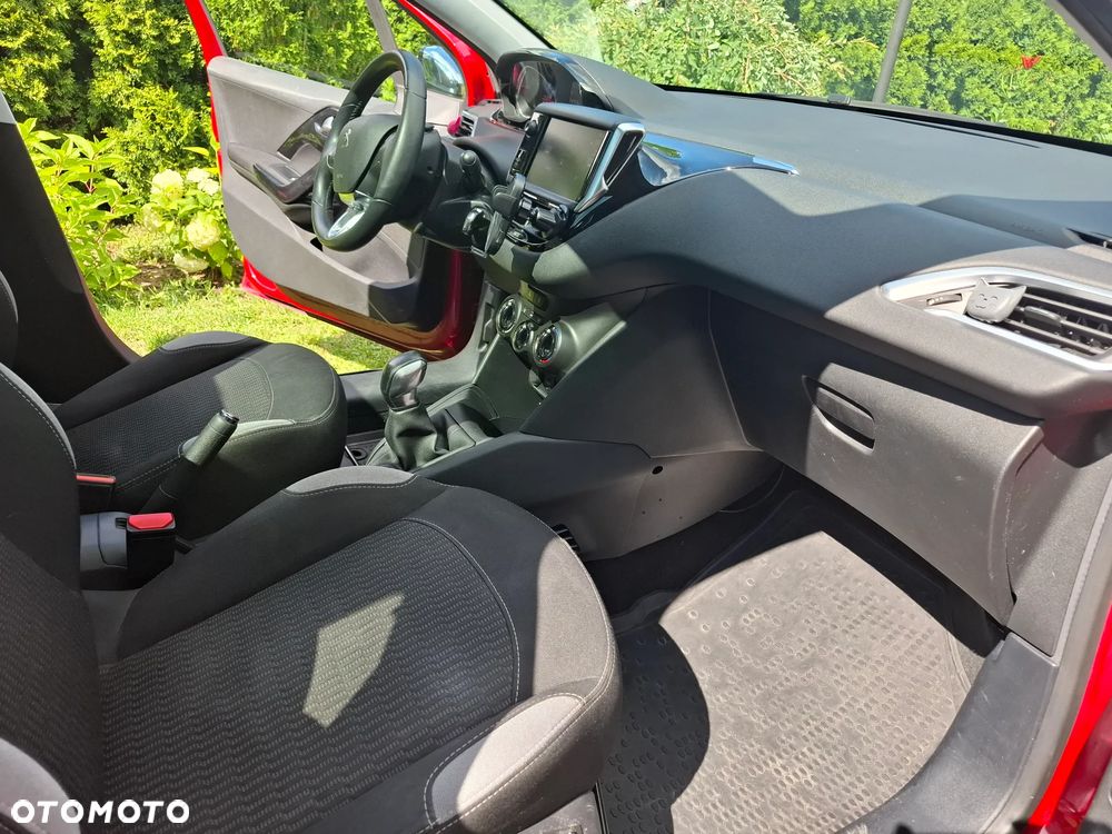 Peugeot 208 1.2 PureTech Style - 23