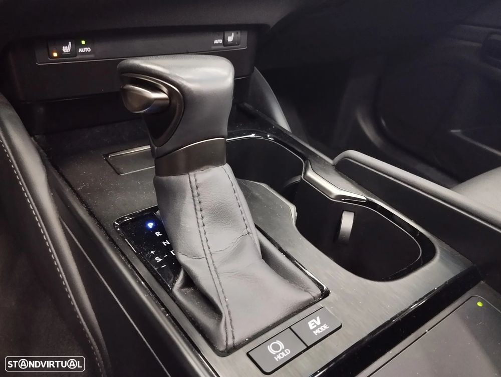 Lexus ES 300h F Sport - 36