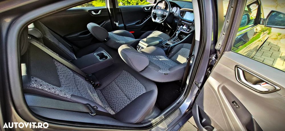 Hyundai IONIQ 1.6 GDI Premium - 26