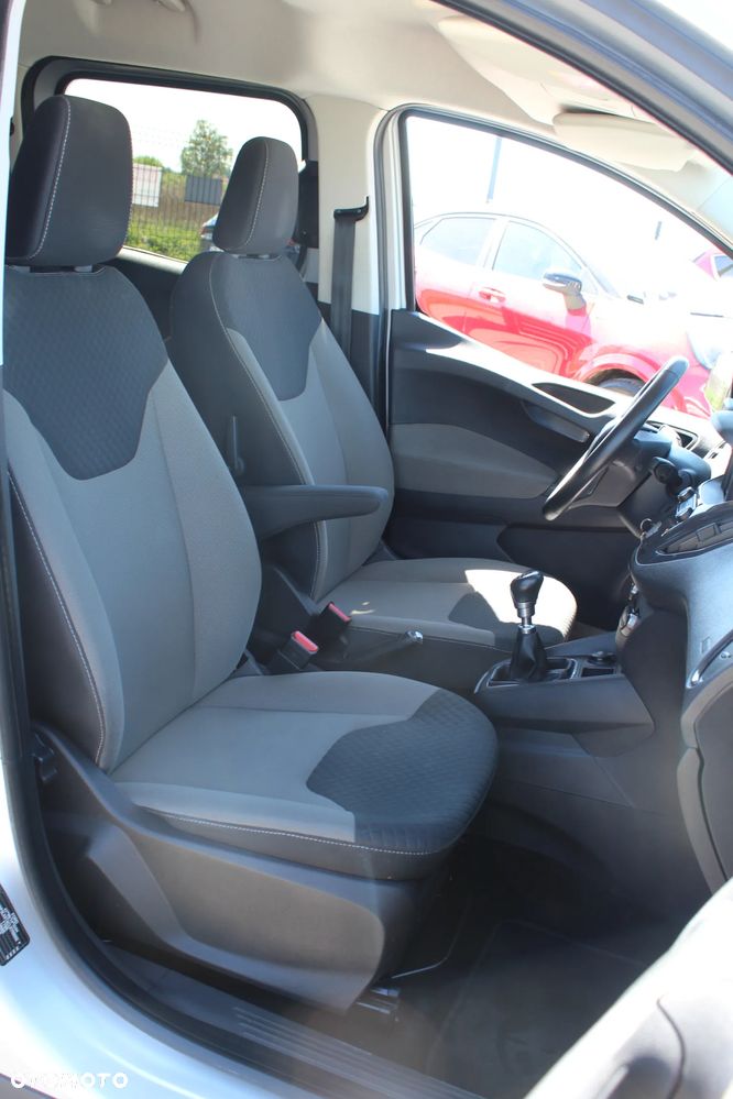 Ford Tourneo Courier 1.0 EcoBoost S&S Titanium - 25