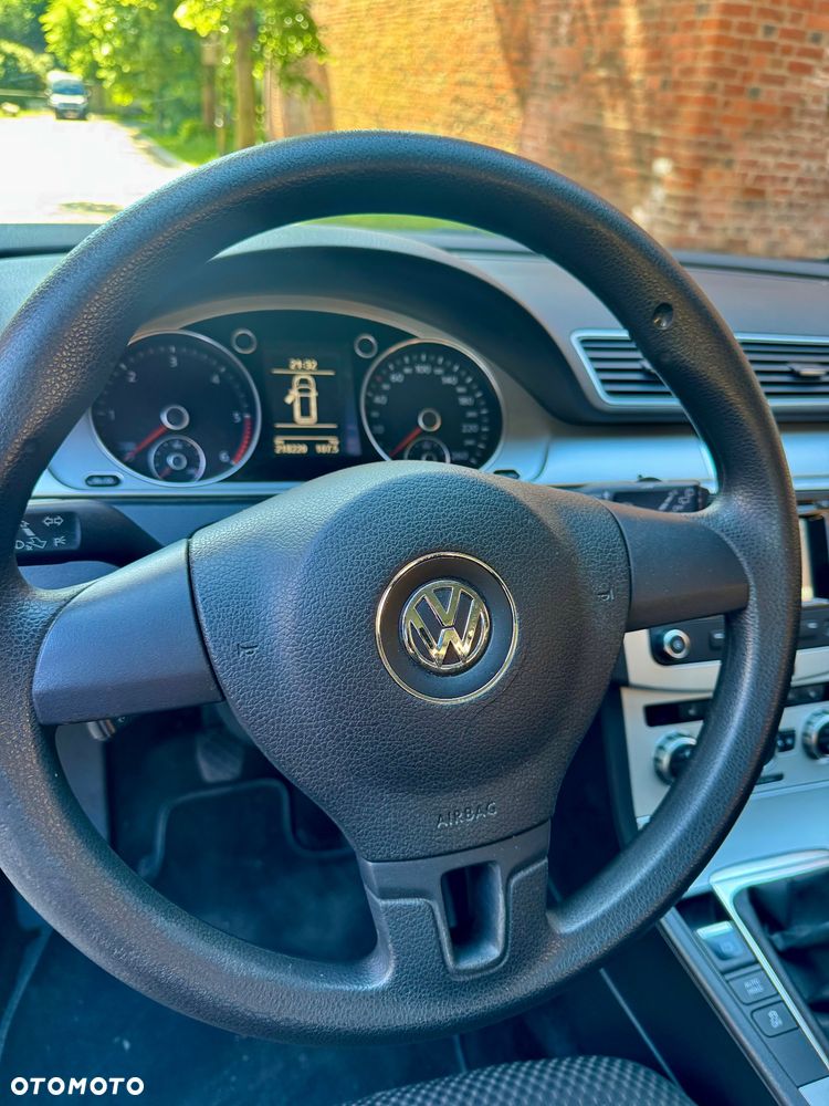 Volkswagen Passat - 22