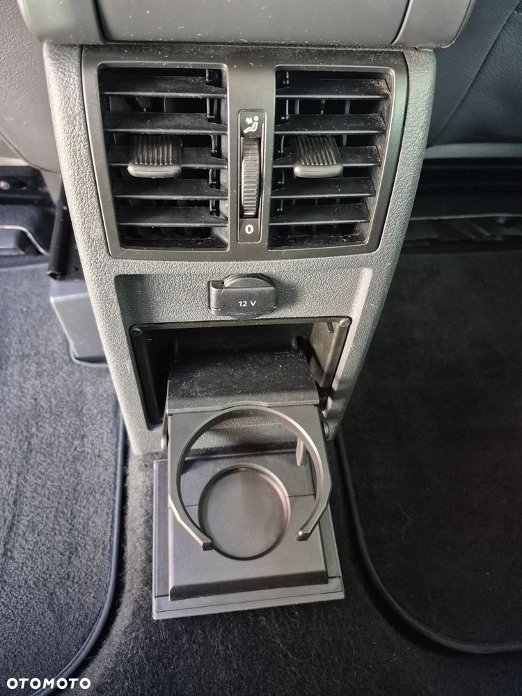 Volkswagen Touran 2.0 TDI DPF BlueMotion Technology DSG Comfortline - 13