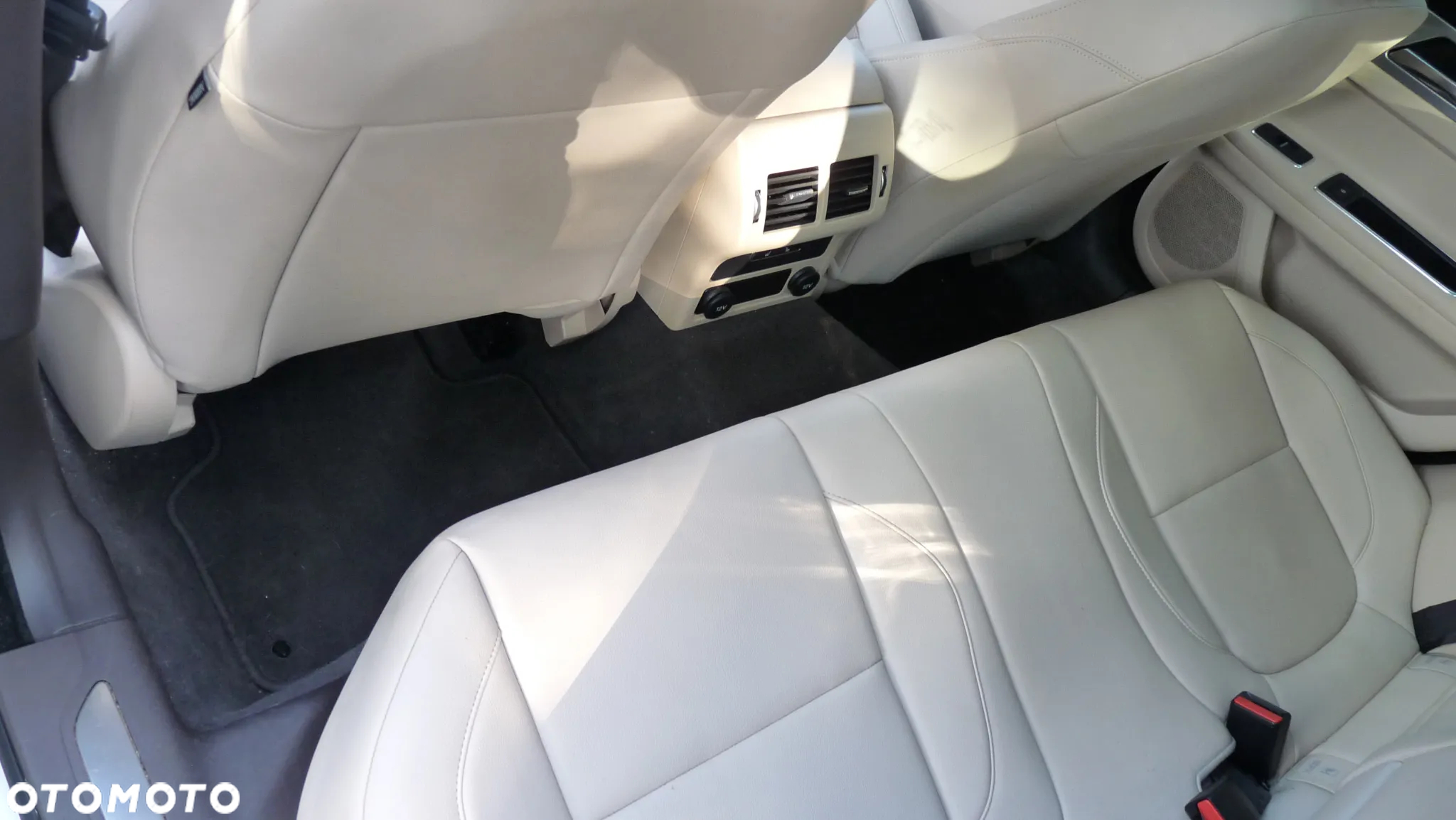 Jaguar XF 35t AWD Portfolio - 19