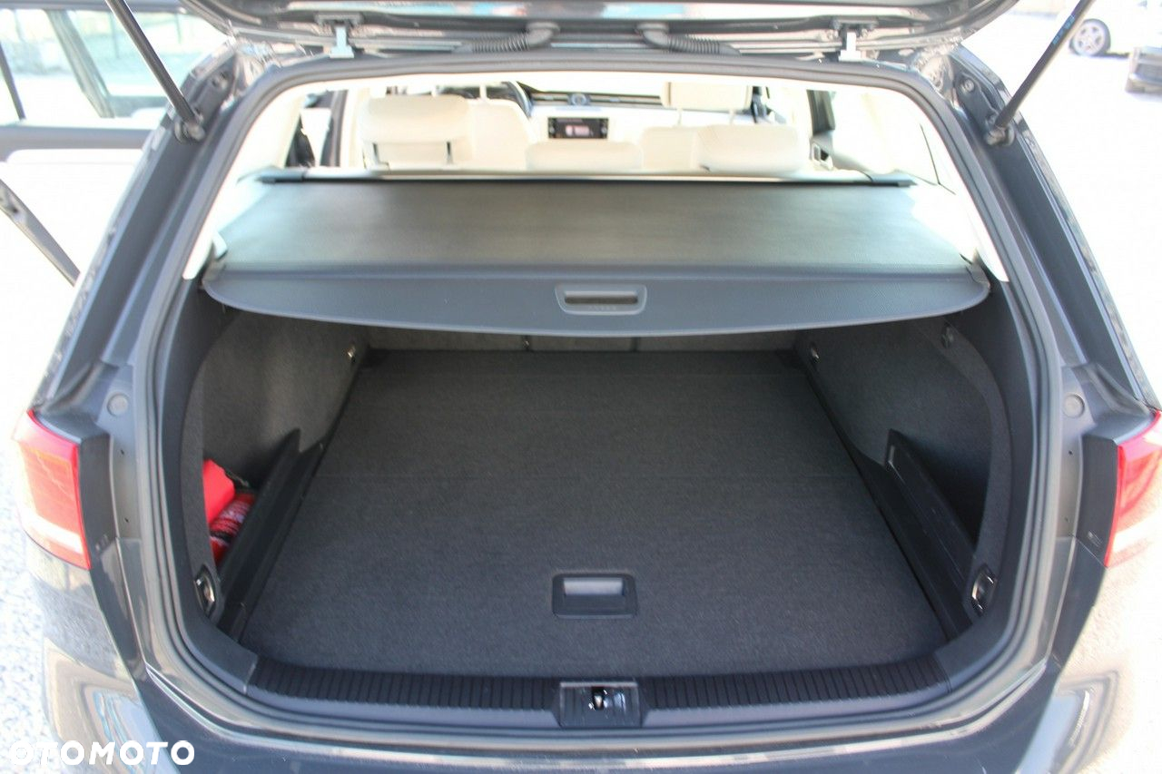 Volkswagen Passat - 30