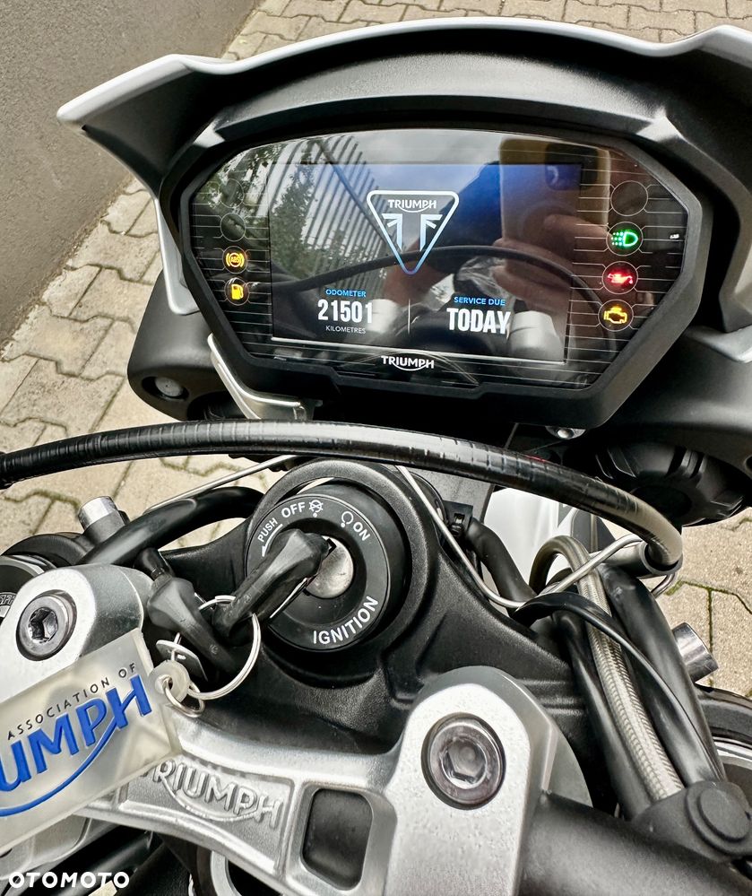 Triumph Street Triple - 10