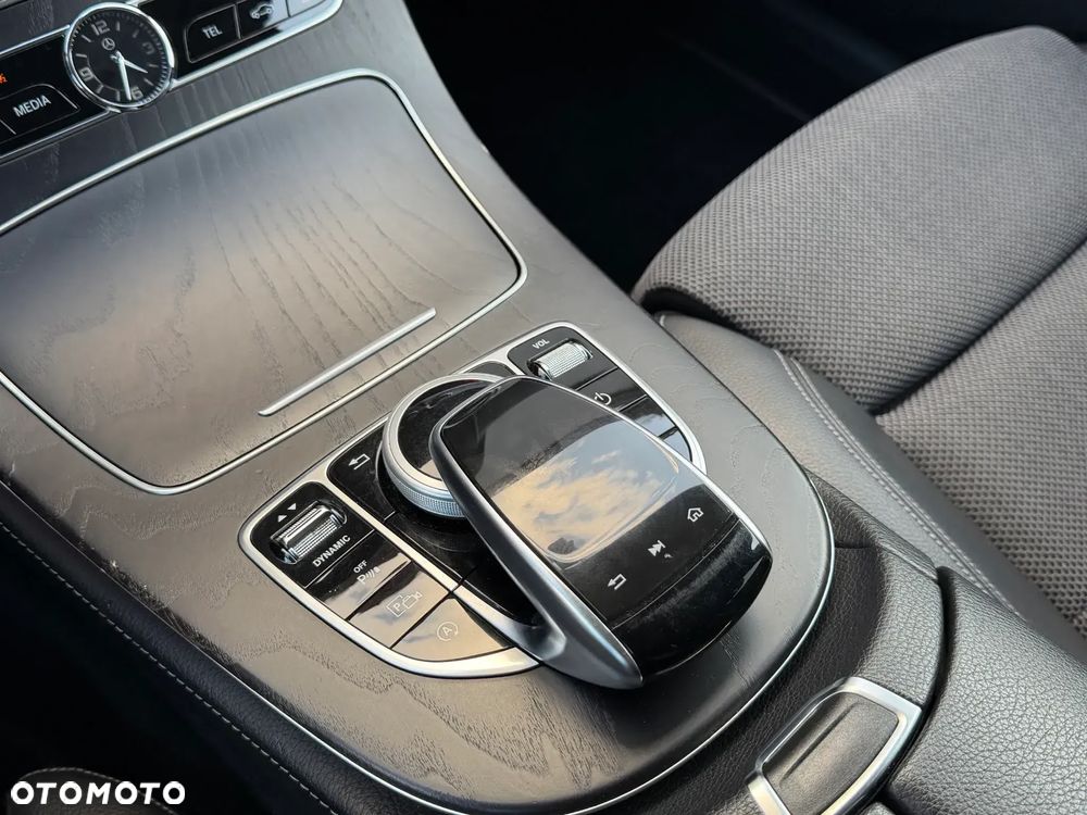 Mercedes-Benz Klasa E 220 d 4-Matic 9G-TRONIC - 17