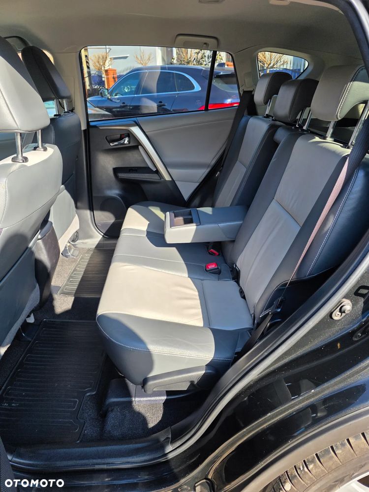 Toyota RAV4 2.2 D-4D Premium - 22